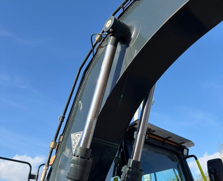 Hyundai HX140L - Crawler Excavators