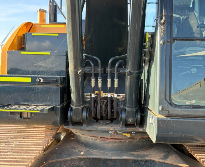 Hyundai HX140L - Crawler Excavators