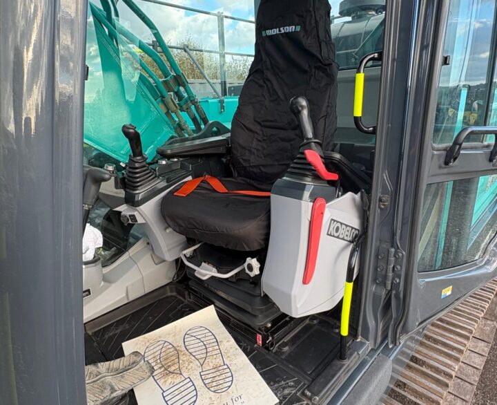 Kobelco SK300LC-11C - Crawler Excavators