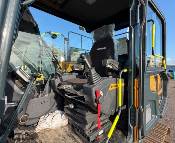 Hyundai HX140L - Crawler Excavators