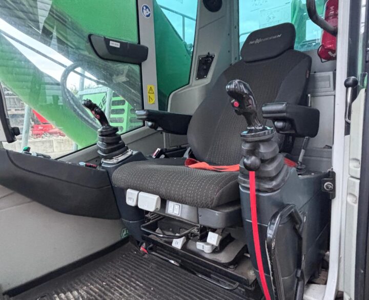 Sennebogen 818E - Material Handlers