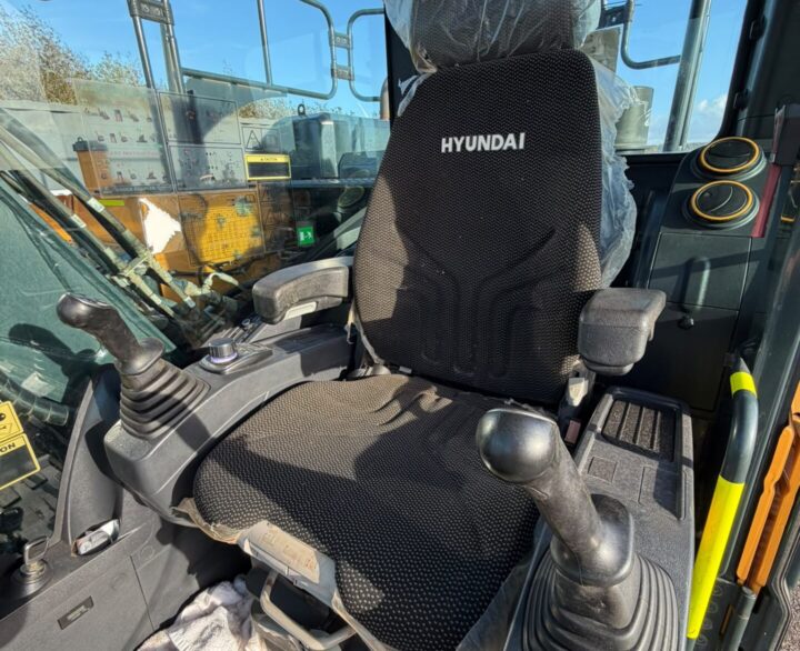 Hyundai HX140L - Crawler Excavators
