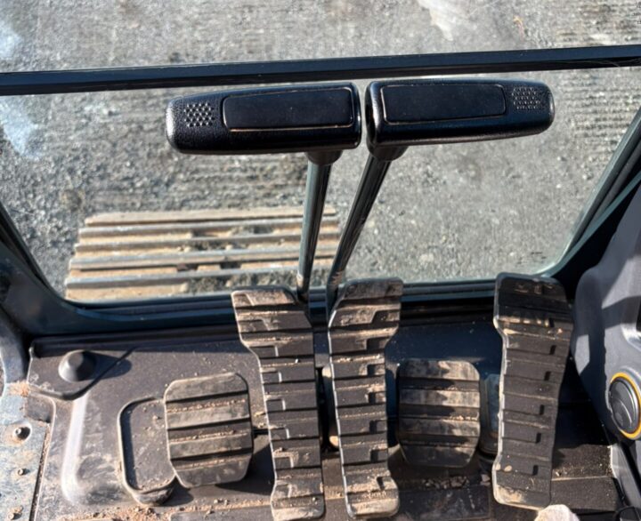 Hyundai HX140L - Crawler Excavators
