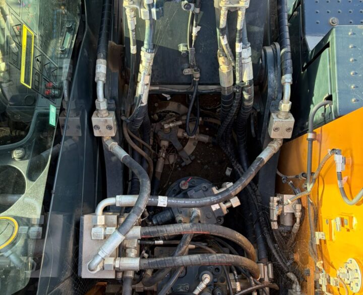 Hyundai HX140L - Crawler Excavators