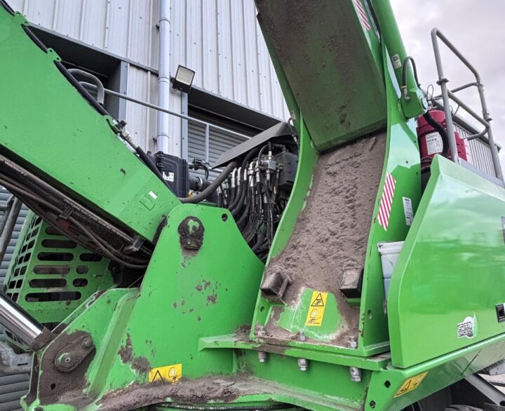 Sennebogen 818E - Material Handlers