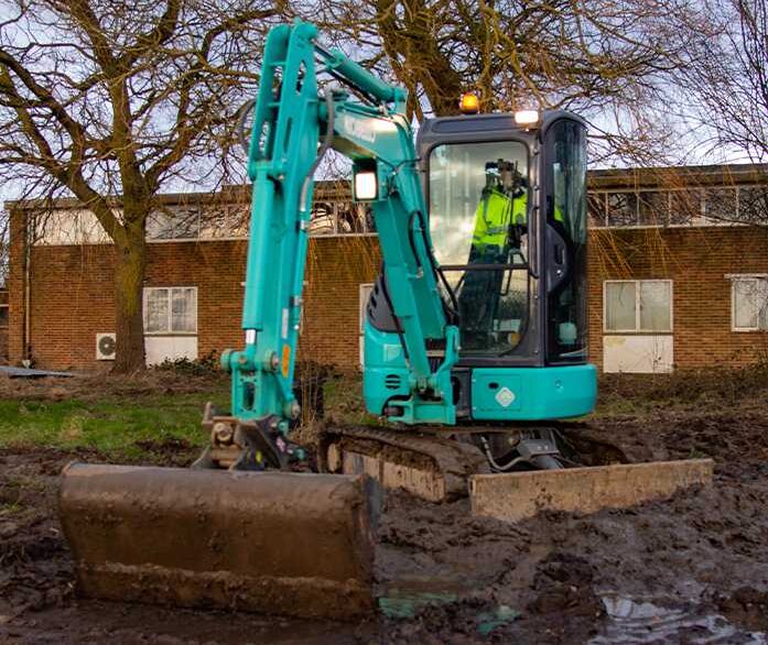 Kobelco SK28SR-6 working