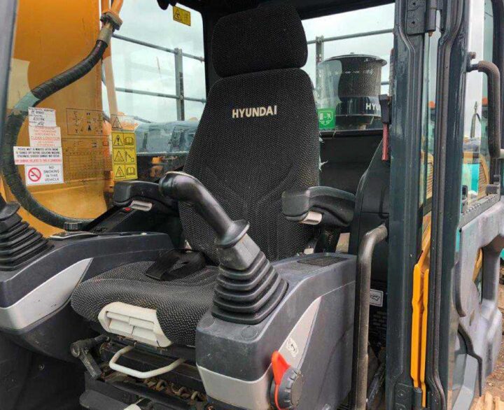 Hyundai HX220L - Crawler Excavators