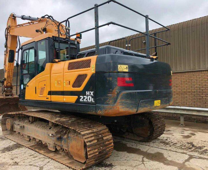 Hyundai HX220L - Crawler Excavators