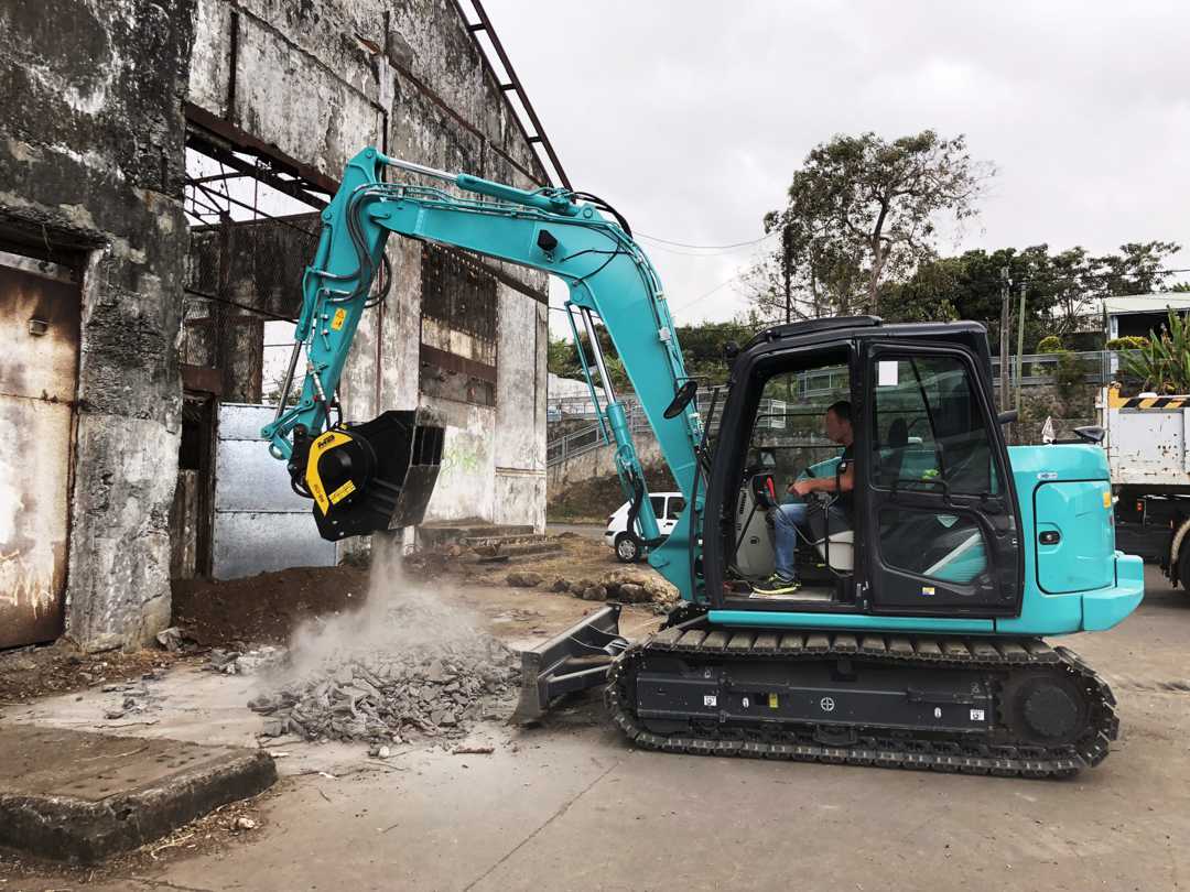 Molson crushing it with MB CRUSHER attachments