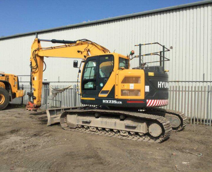 HYUNDAI HX235LCR - Crawler Excavators