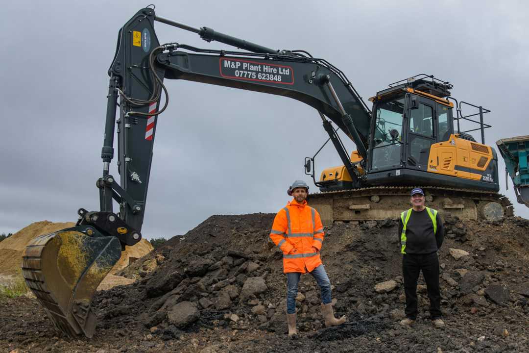 Hyundai HX220AL: Three in a row