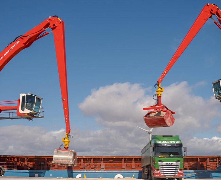 Bristol Port Invest in two Sennebogen 870E’s