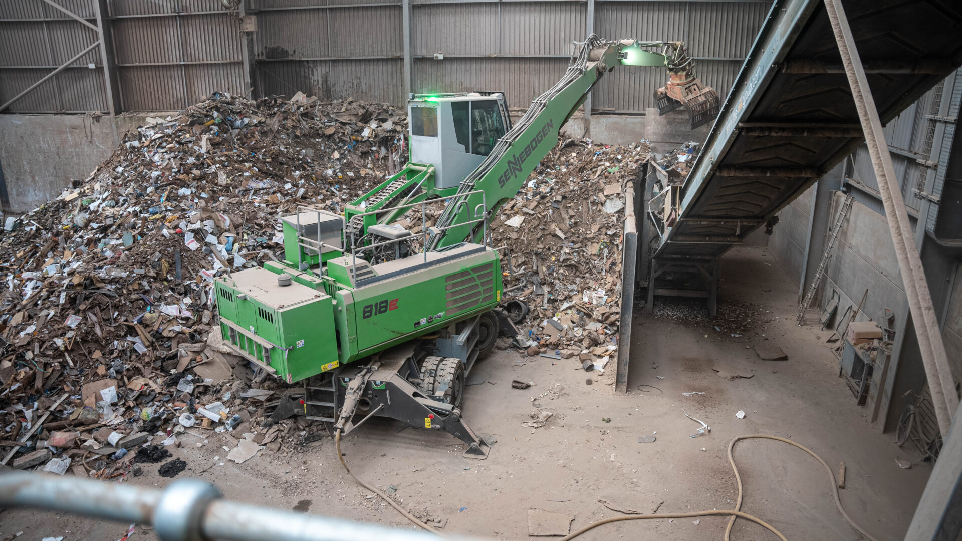 Sennebogen Electric Waste Handler Cuts Costs and Raises Comfort