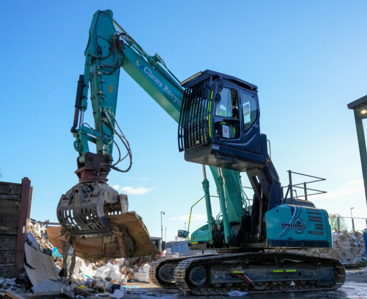 Kobelco Hybrid Excavator Cuts Fuel Costs for Clews Recycling