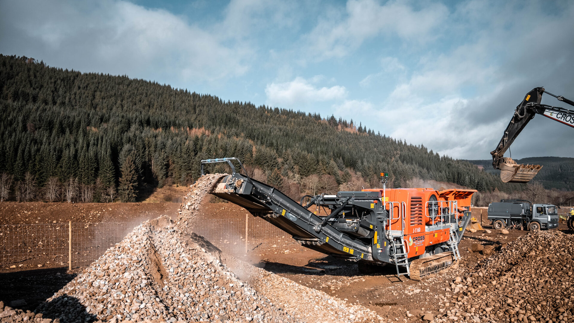 Kobelco Excavators Dig Ancient Sand for New Golf Course