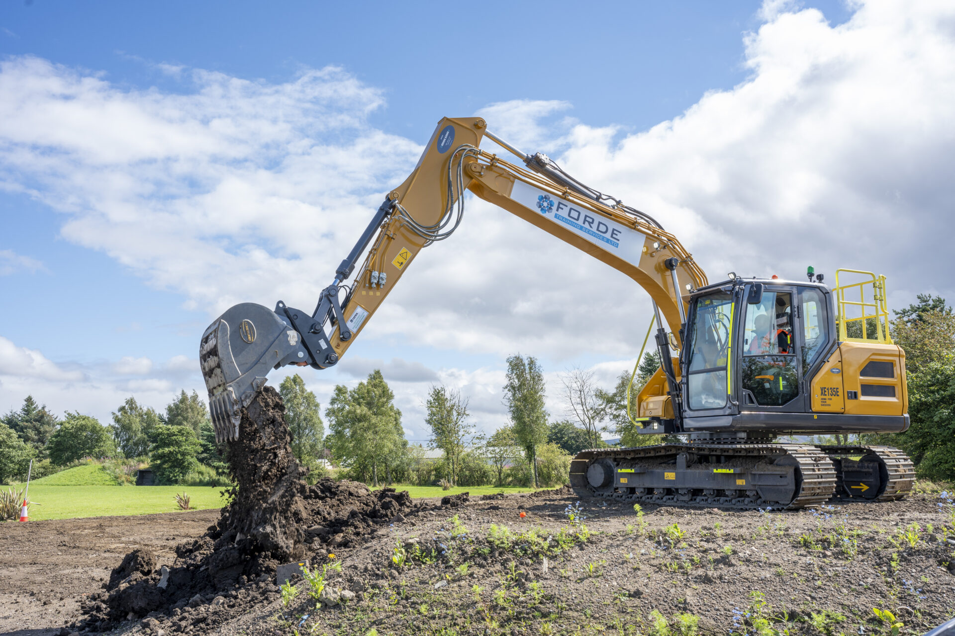 Forde Training Chooses the Latest XCMG Excavator From China
