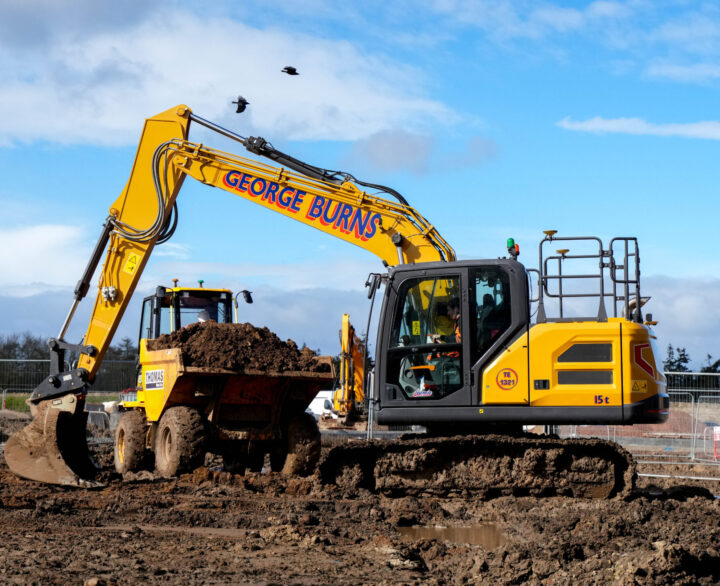 GBSS Operators Are Impressed by Their First XCMG Excavator