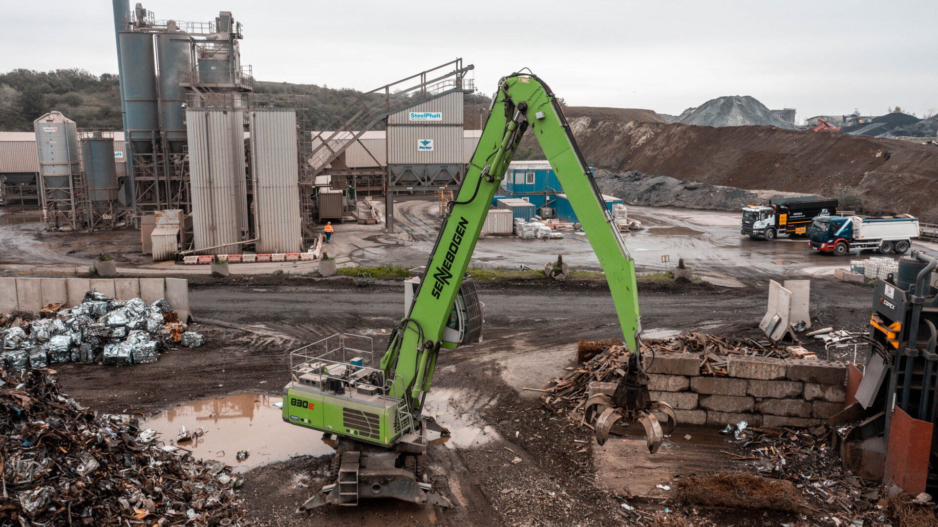 Molson Material Handlers Meet Challenge of Steel Recycling