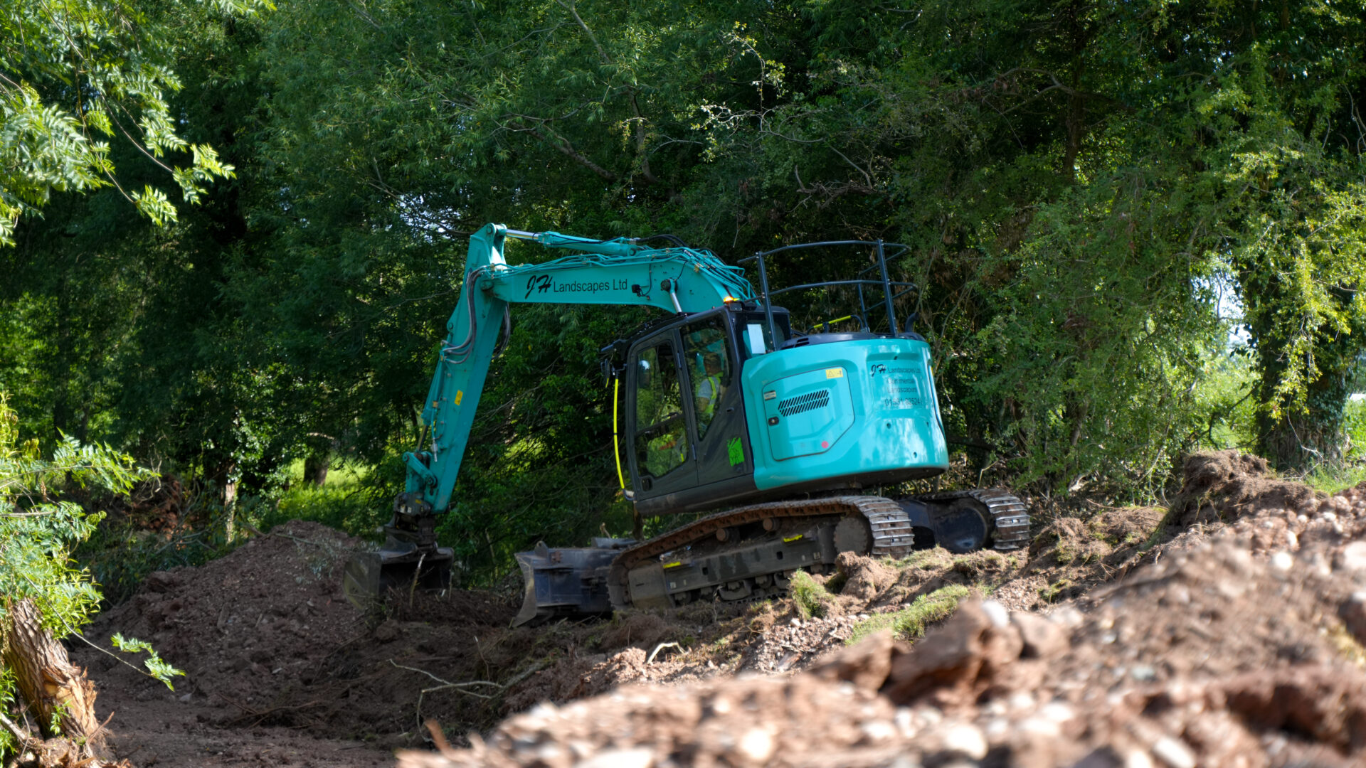Blade Runner Crawler Excavator Saves Time and Cuts Costs
